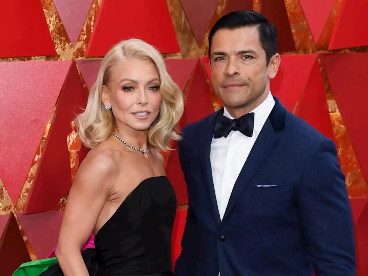 Kelly Ripa & Mark Consuelos’ Secret to Their Long Marriage Is Apparently This Extreme Version of ‘Couples Therapy’