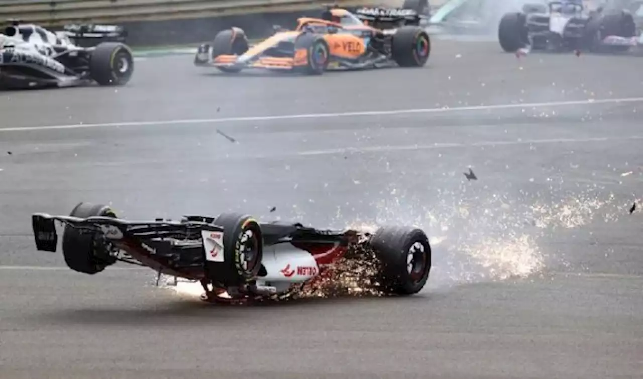 Kecelakaan Fatal dI Formula 1 GP Inggris, Zhou dan Albon Dilarikan ke Rumah Sakit