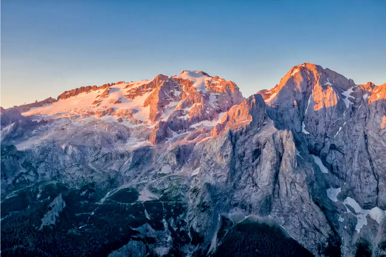 At Least Five Killed After Alpine Glacier Chunk Strikes Hikers