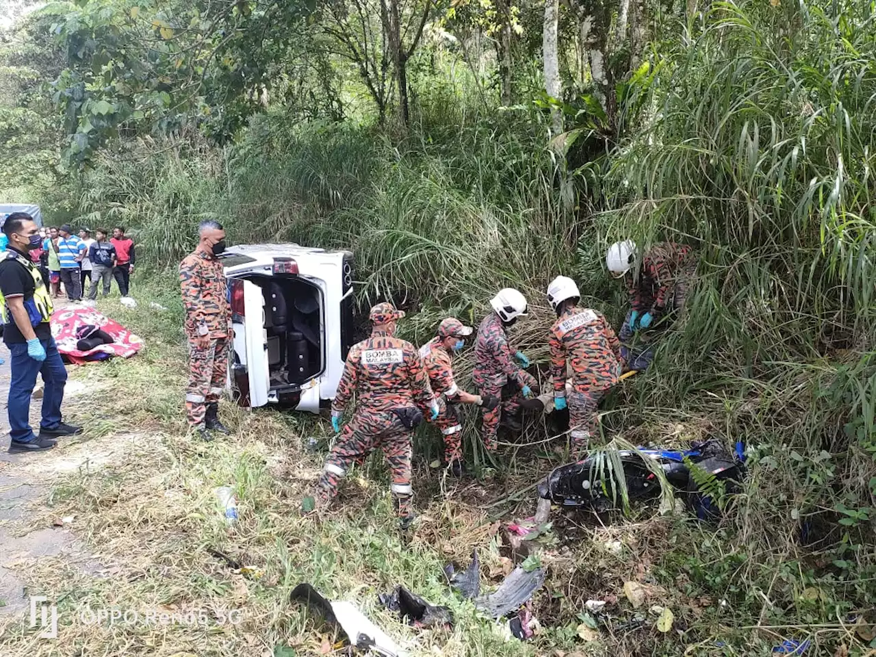 Datuk, cucu maut motor bertembung kereta