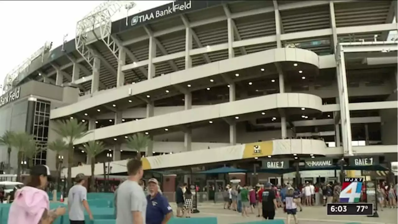 Rain not sugar pours at TIAA Bank Field as The Stadium Tour starts with splash