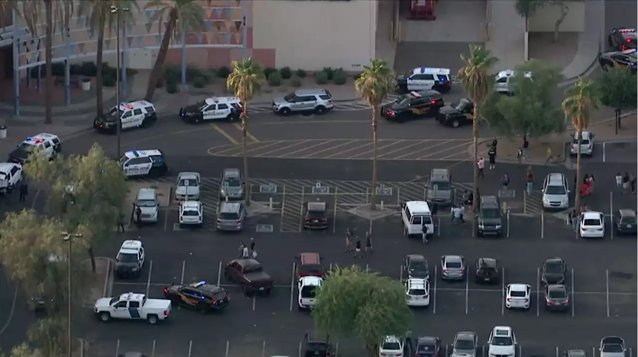 Reports of man with a gun at Arizona Mills prompts police to clear mall