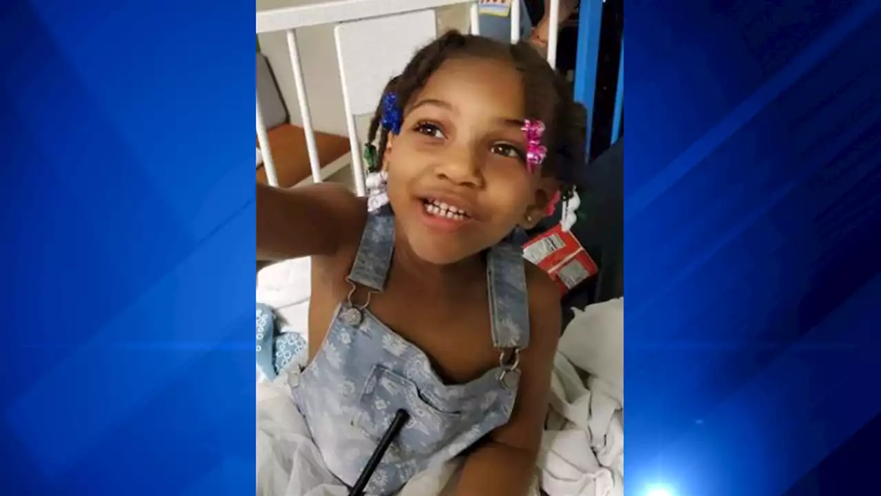 Chicago police trying to identify young child found alone in South Shore