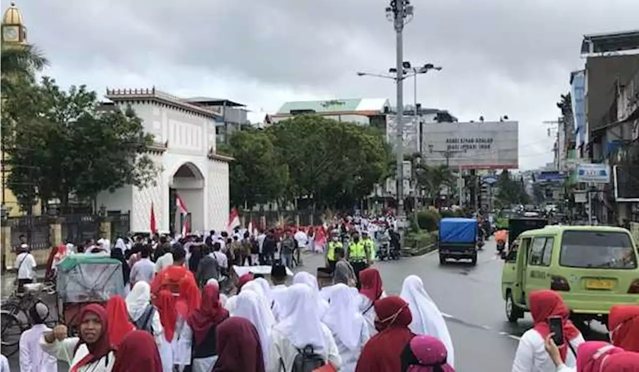 Sambut Tahun Baru Islam, Ribuan Warga di Ambon Gelar Pawai