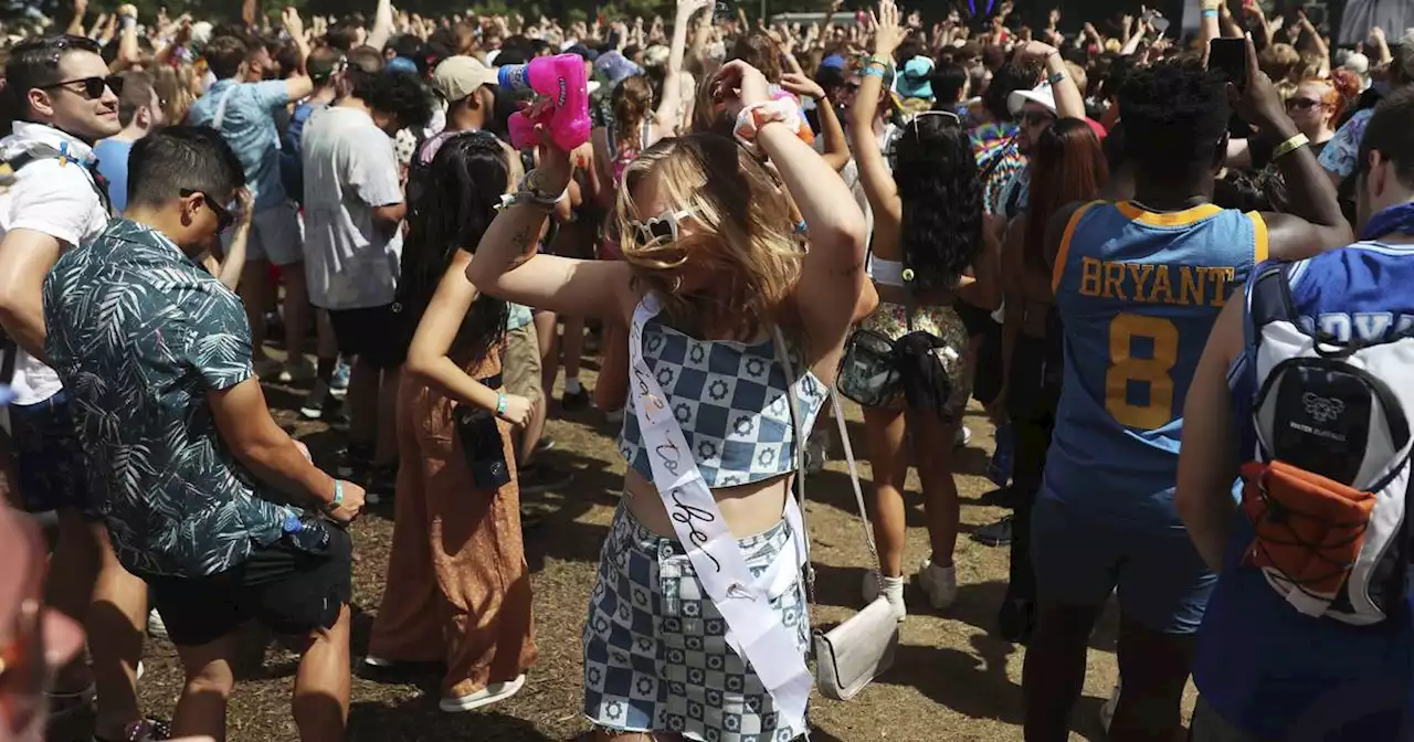 Lollapalooza Day 2: Fans crush on Dua Lipa, concertgoers say they hope festival stays in Chicago