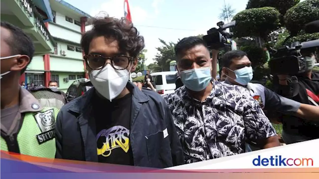 Menunggu Klarifikasi Ardhito Pramono Ada Video Syur Mirip Dirinya