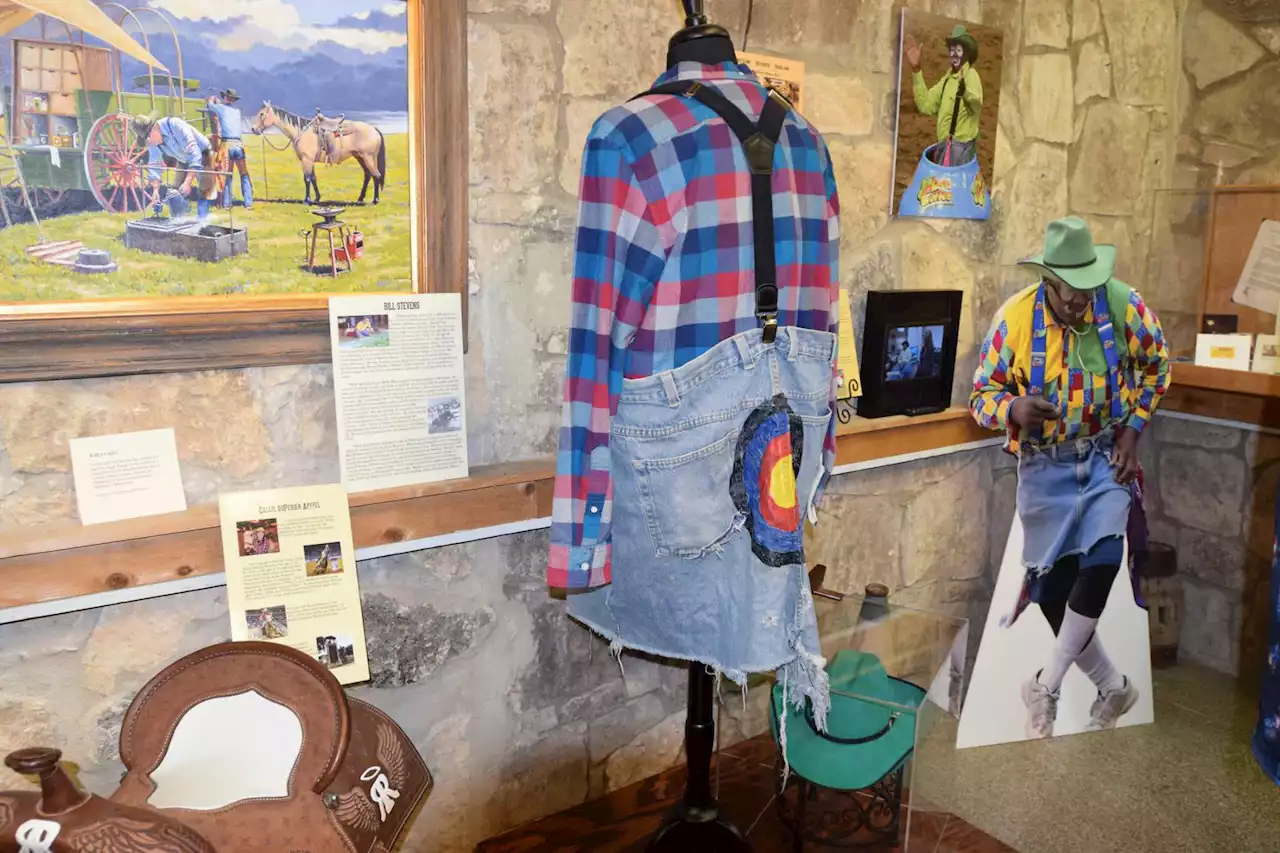 3 inducted into Bandera museum’s Hall of Honor, including rodeo clown Leon Coffee