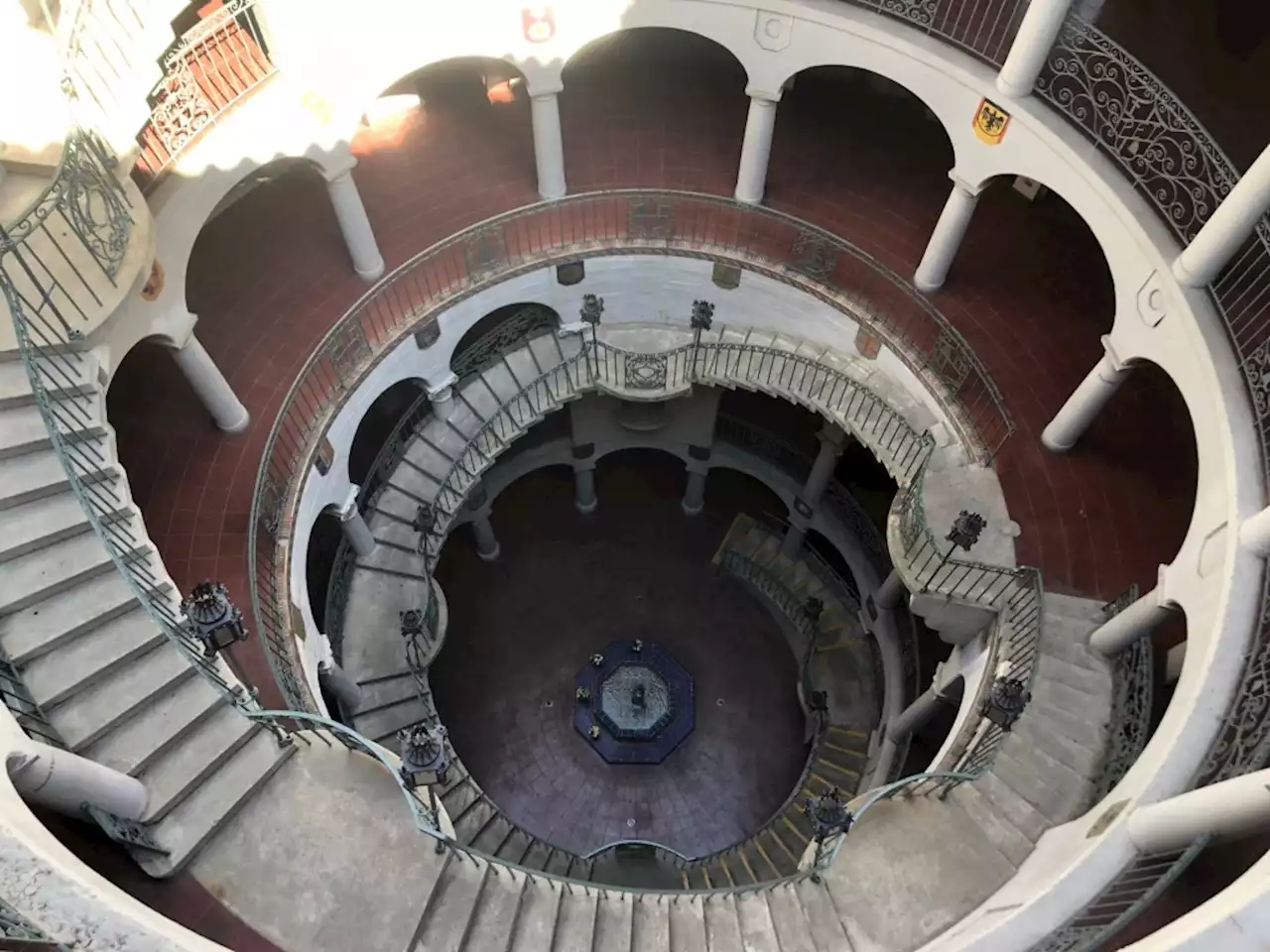 Railings in Mission Inn rotunda where woman fell don’t meet safety rules