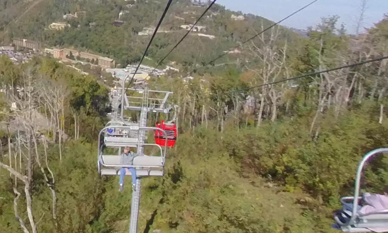 Woman killed in jump from chairlift at Smoky Mountains theme park