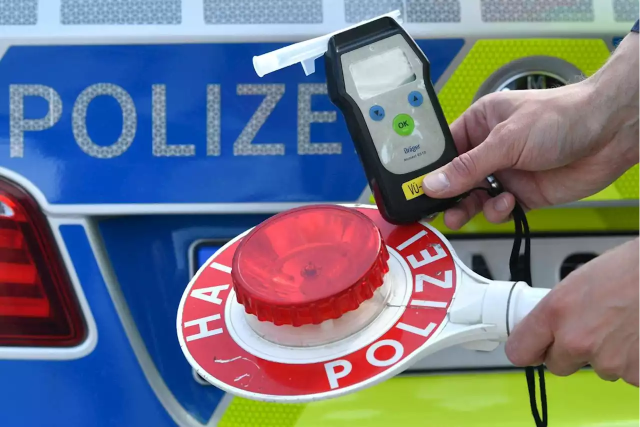 Kein Führerschein und betrunken: Polizei stoppt Autofahrerin