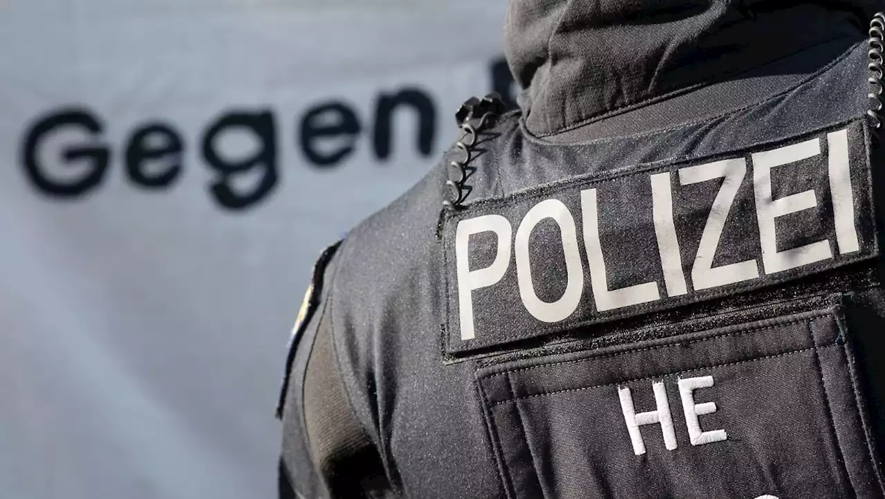 Hessisches LKA durchsucht Polizisten-Wohnungen