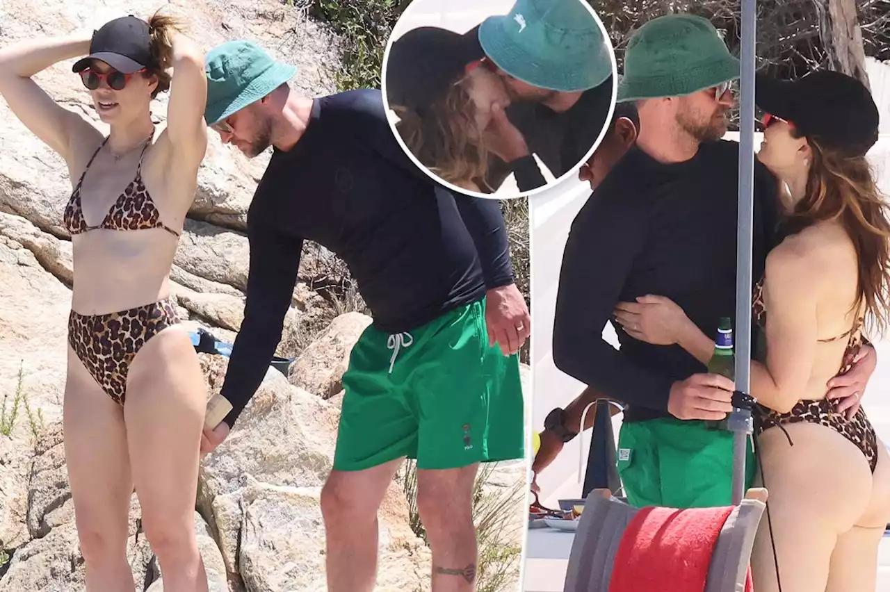 Justin Timberlake and Jessica Biel get cozy on vacation in Sardinia