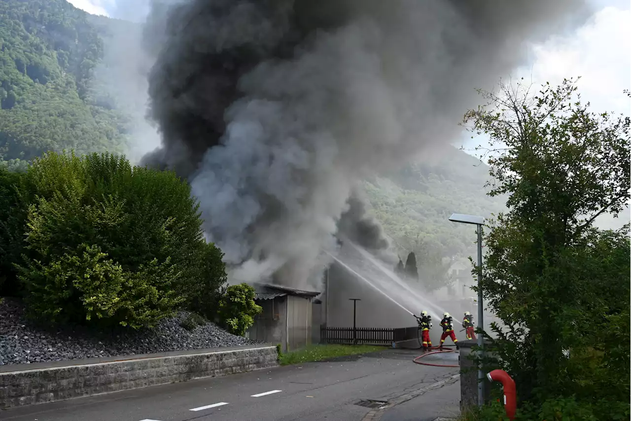 Schänis SG: Haus in Vollbrand