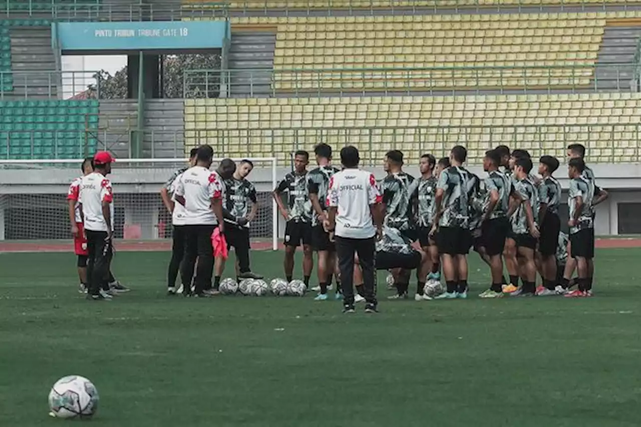 Skuad Persis Solo Langsung Jajal Rumput Stadion Patriot Chandrabhaga