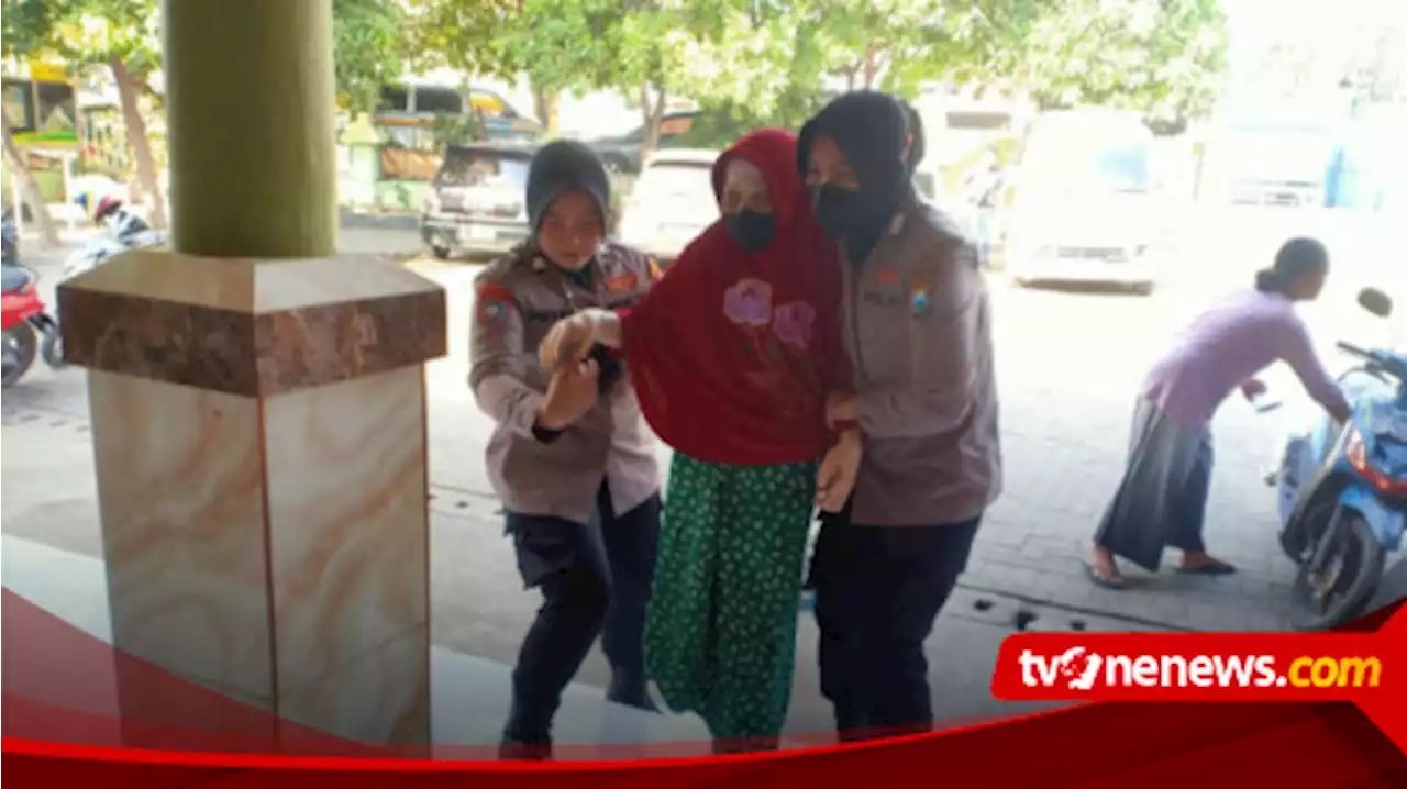 Jumlah Kasus Covid-19 Tunjukkan Peningkatan, Polwan di Gresik Jemput Bola Vaksinasi Warga Pesisir