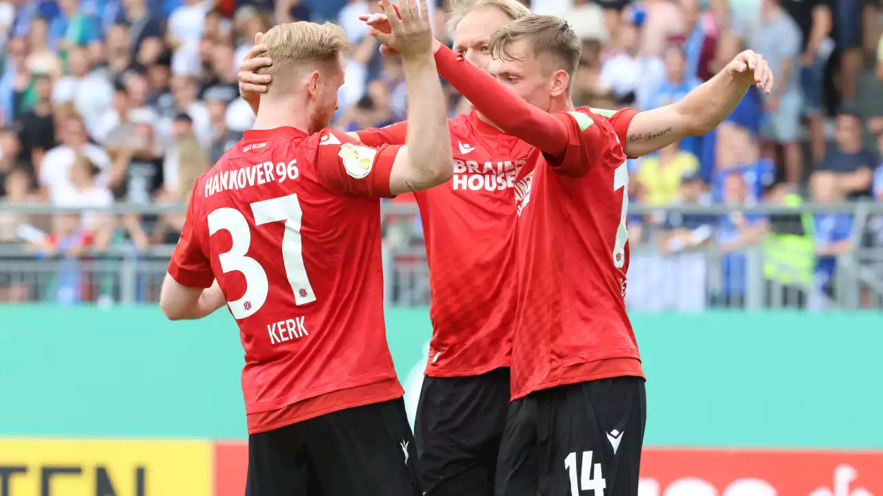 Hannover 96 gewinnt im DFB-Pokal nach zwei Eigentoren in Mainz