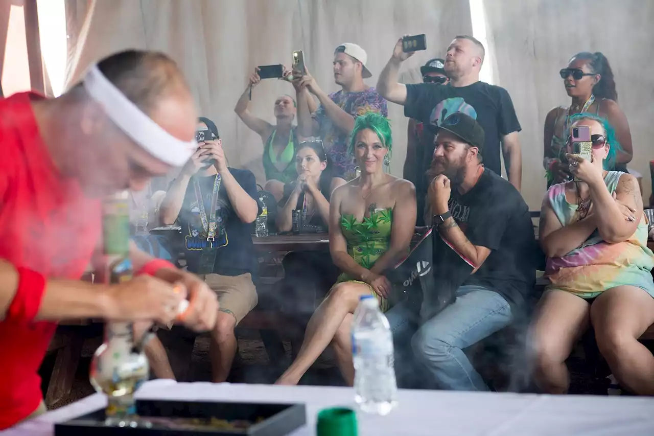 Colorado Bong-A-Thon Honors World's Fastest Lungs