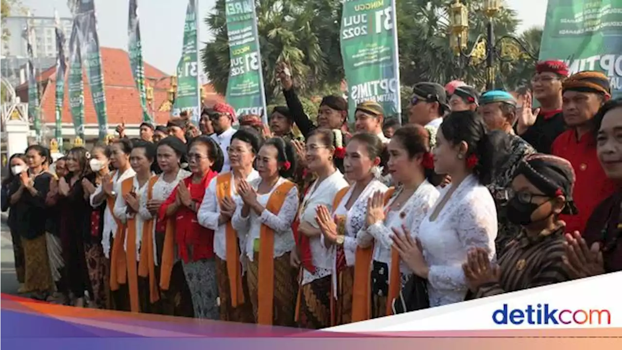 Pamer Budaya dan Busana Jawa di Surabaya Mengisi 1 Suro