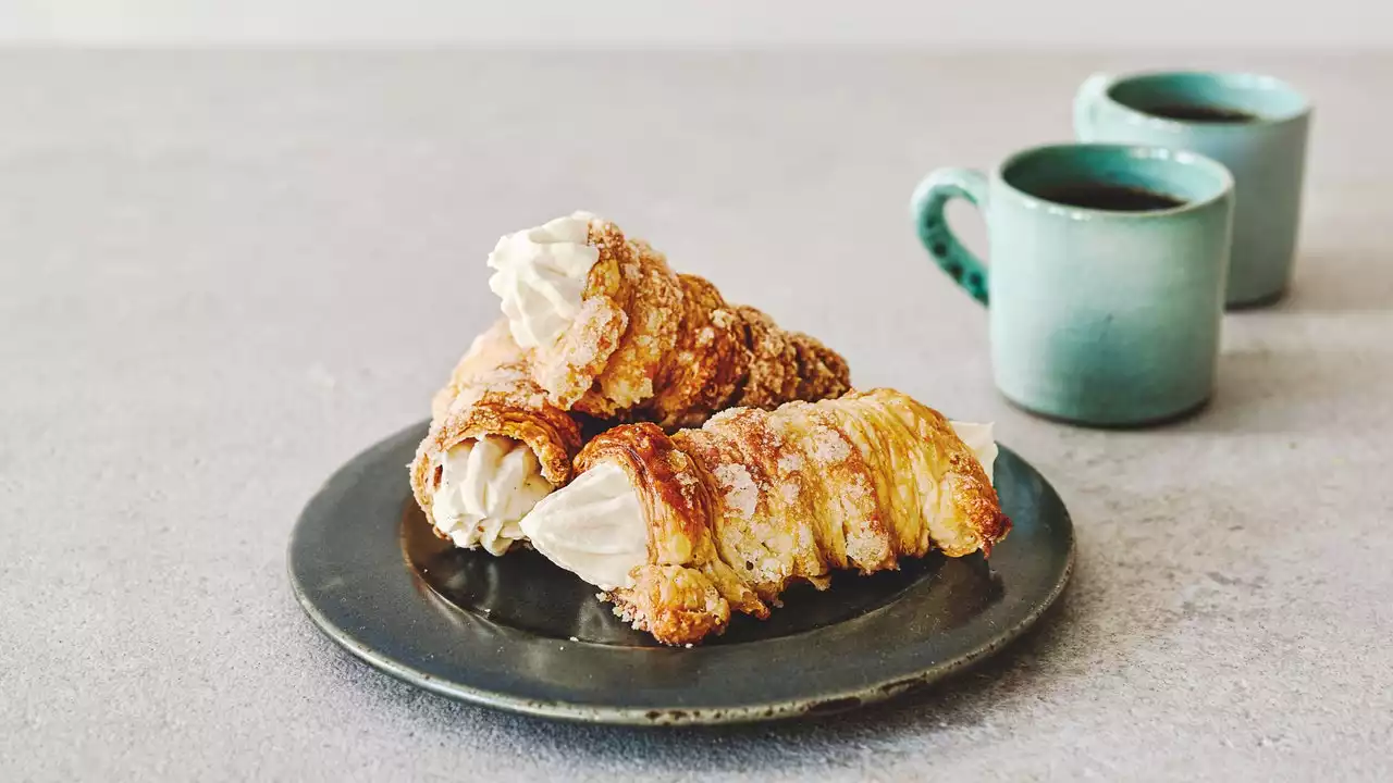 Cannoncini With Chantilly Cream