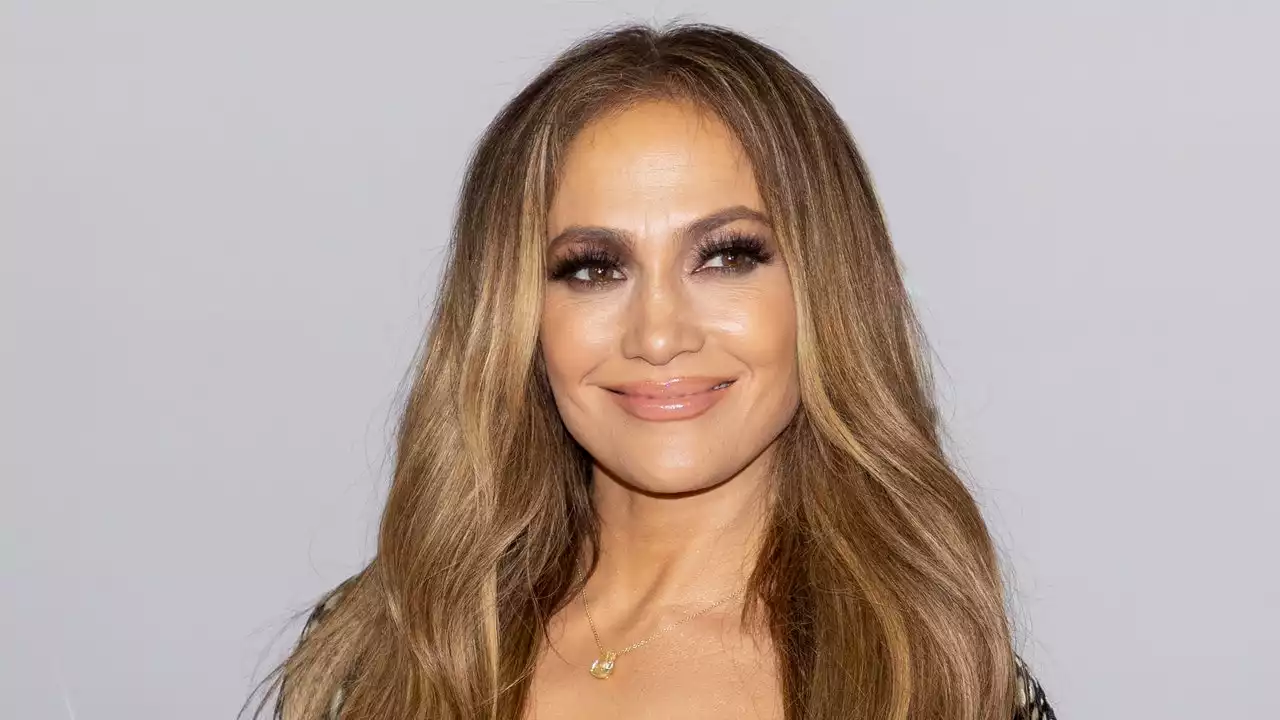 Jennifer Lopez’s latest sexy bun hairstyle is literally perfect