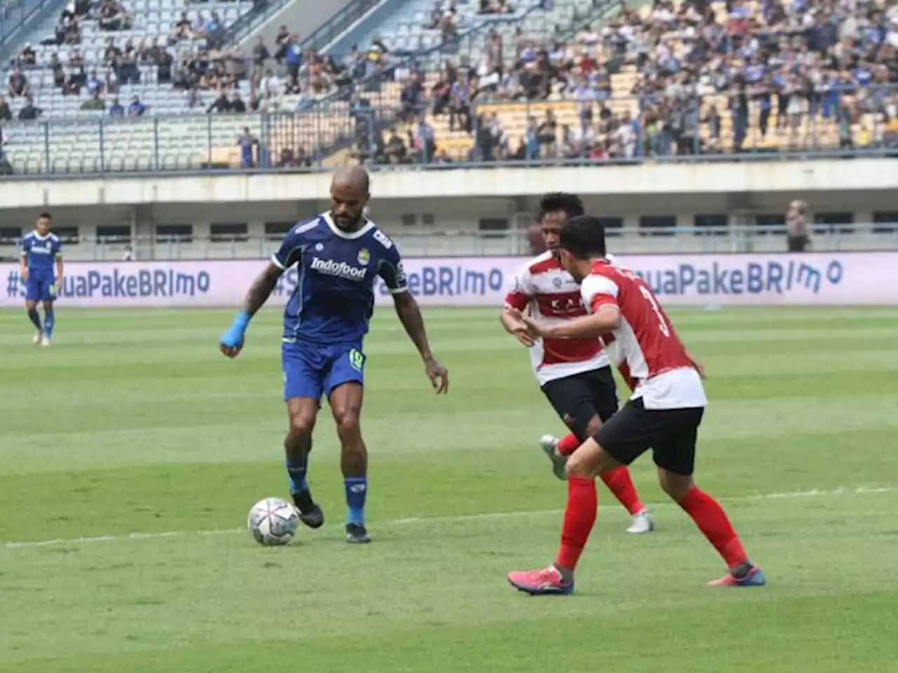 Persib Bandung Kalah Lagi, Sinyal Bahaya bagi Robert Rene Alberts