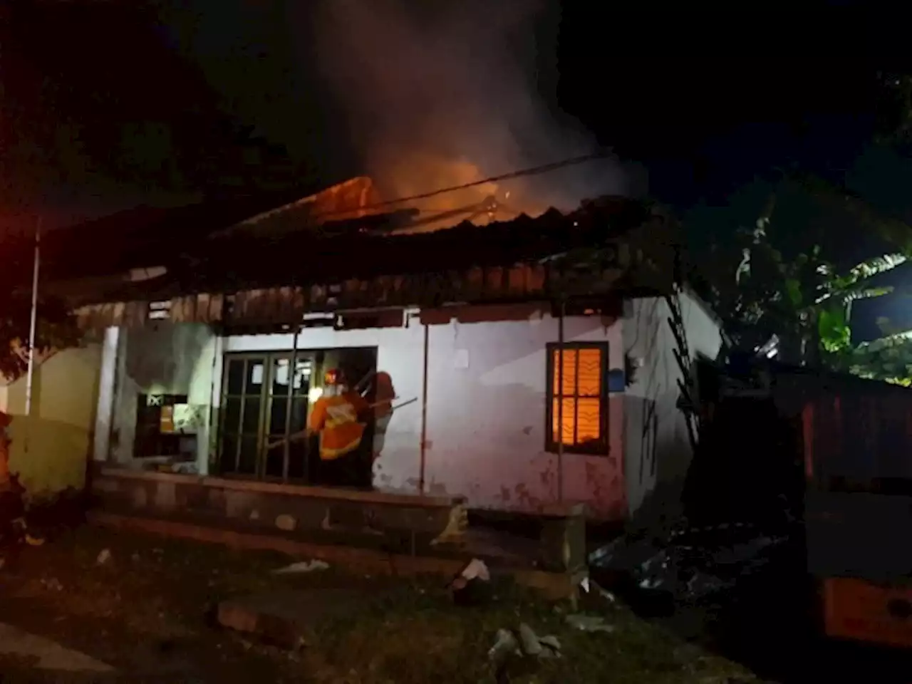 Rumah Warga Kota Madiun Dilalap Api, Tiga Penghuni Alami Luka Bakar