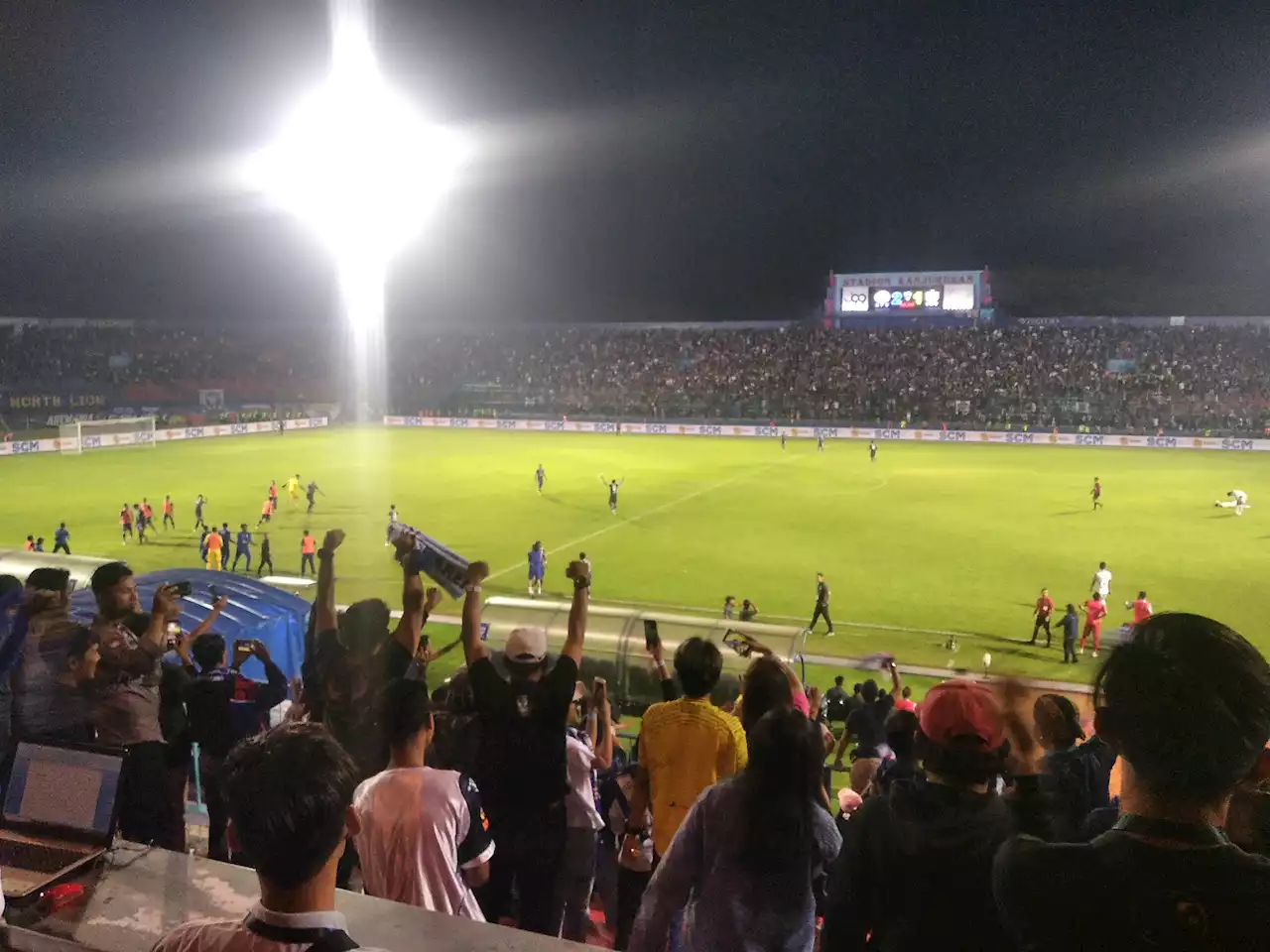 Arema FC Pecundangi PSIS Semarang 2-1 Lewat Gol Bola Mati