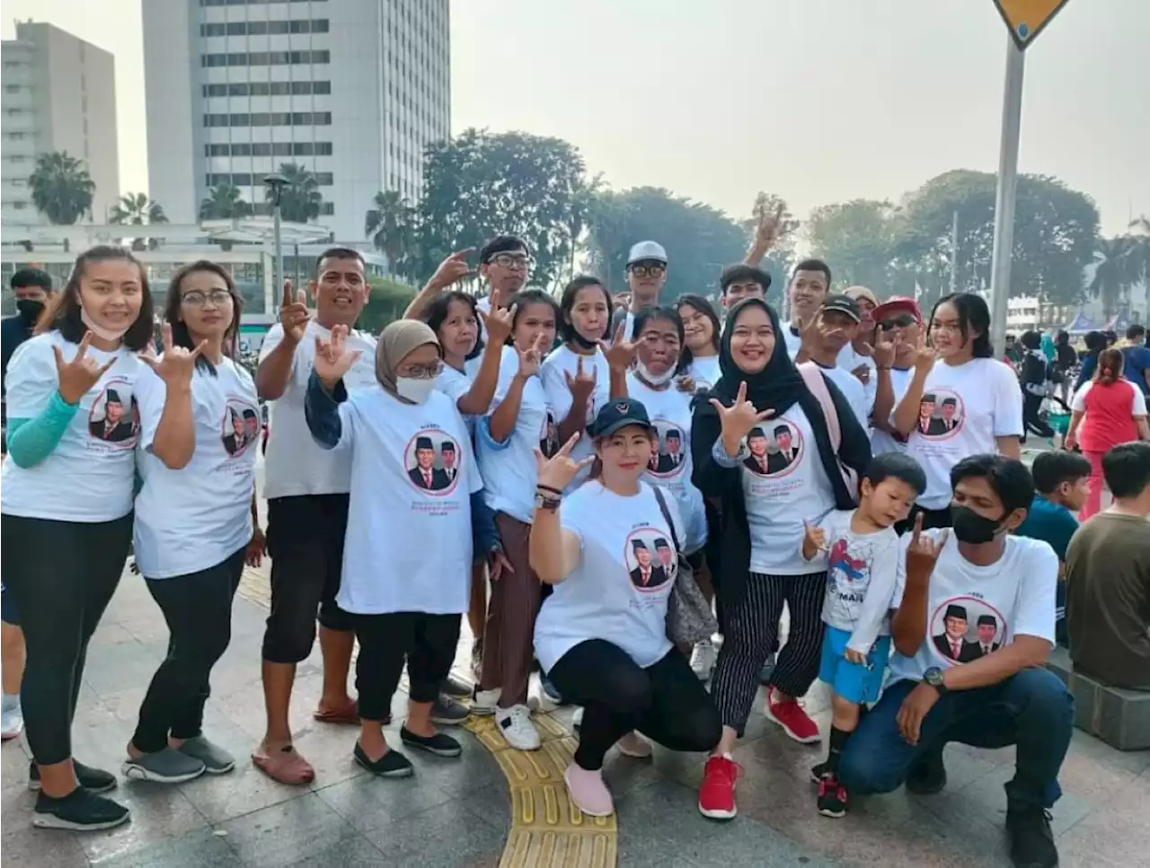 Lihat Meriahnya 'Fun Walk CFD' Bersama Sekber Prabowo-Jokowi