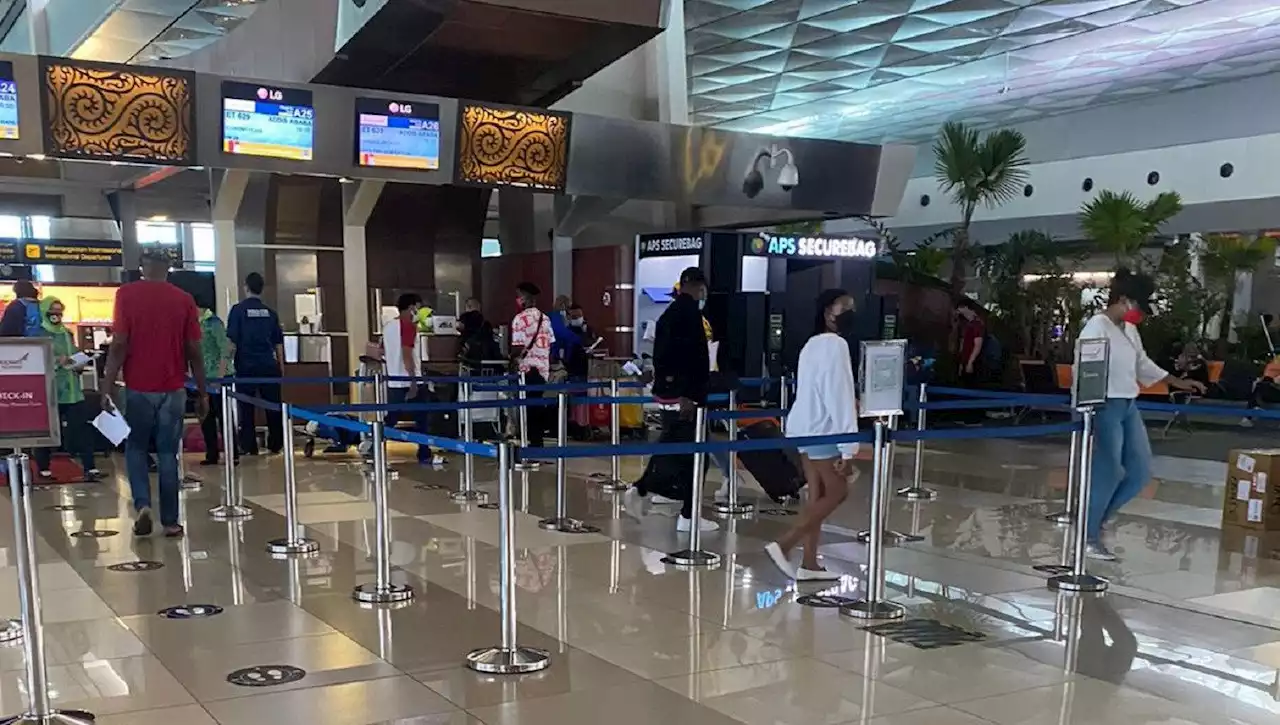 Turis Asing Terjebak Antrean di Bandara Ngurah Rai Berjam-jam, Bikin Malu, Duh