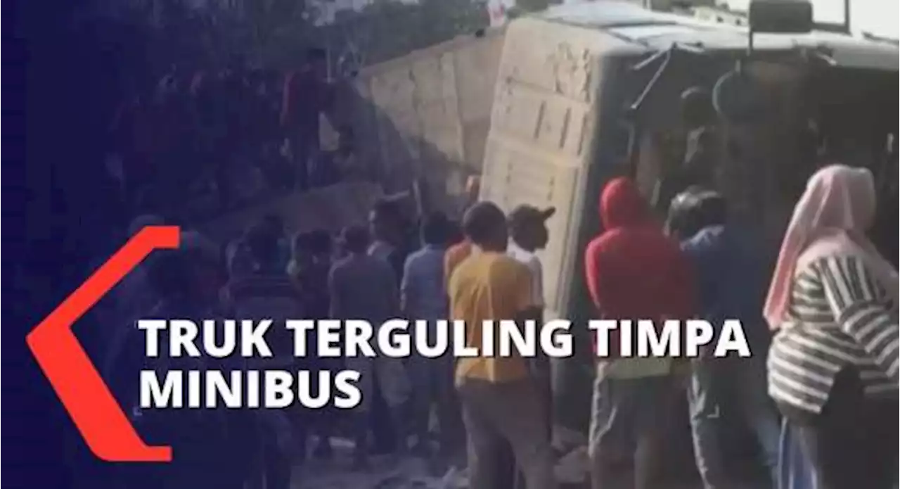 Truk Terguling Timpa Minibus di Jember, 3 Orang Tewas