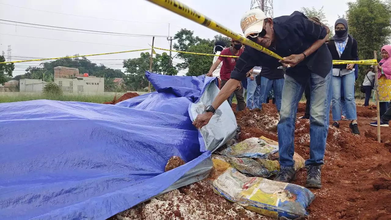 Sembako Bansos Presiden Satu Truk Ditemukan Terpendam di Tanah Kosong Depok