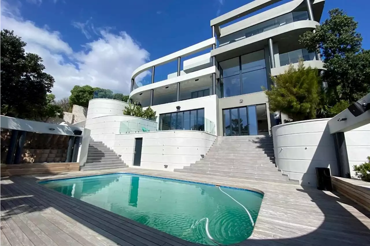 WATCH | Here’s what R60 million buys you in Cape Town's upmarket Llandudno suburb | Businessinsider