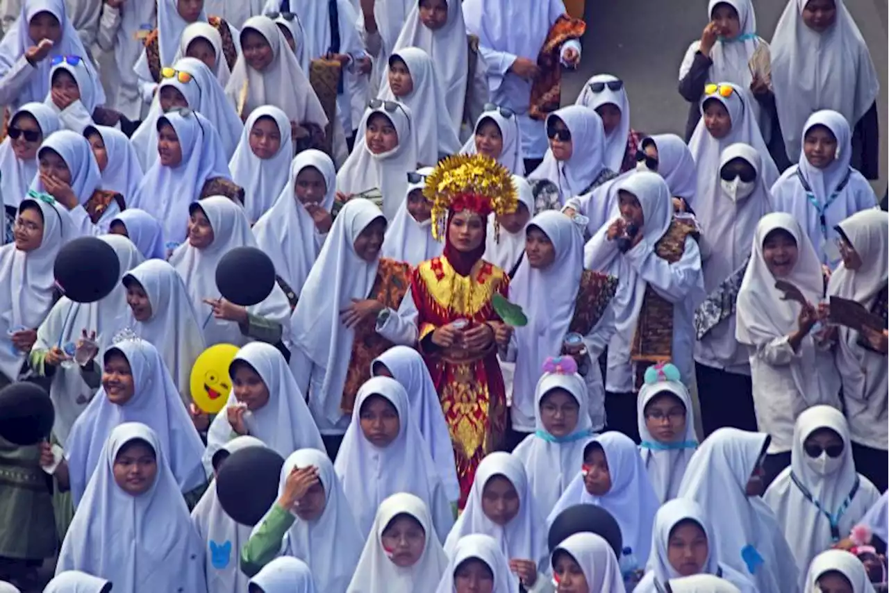 Ratusan Pelajar Kuningan Pawai Taaruf Sambut Tahun Baru Islam |Republika Online