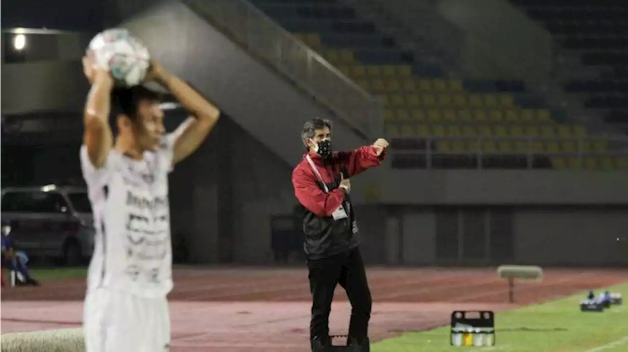 Berita BRI Liga 1 - Stefano Cugurra Soroti Lini Belakang Bali United Pasca Kalah atas PSM Makassar - Tribunnews.com