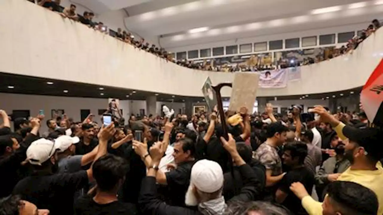 Hundreds of Sadr supporters continue to camp at Iraqi parliament