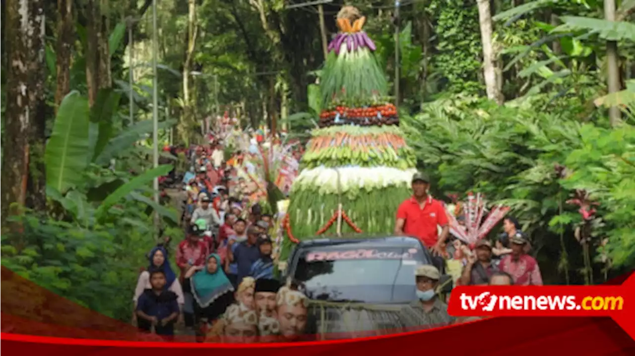 Arak Gunungan Hasil Bumi dan Ruwatan Air, Jadi Tradisi Warga Penanggal Lumajang Saat Grebeg Suro