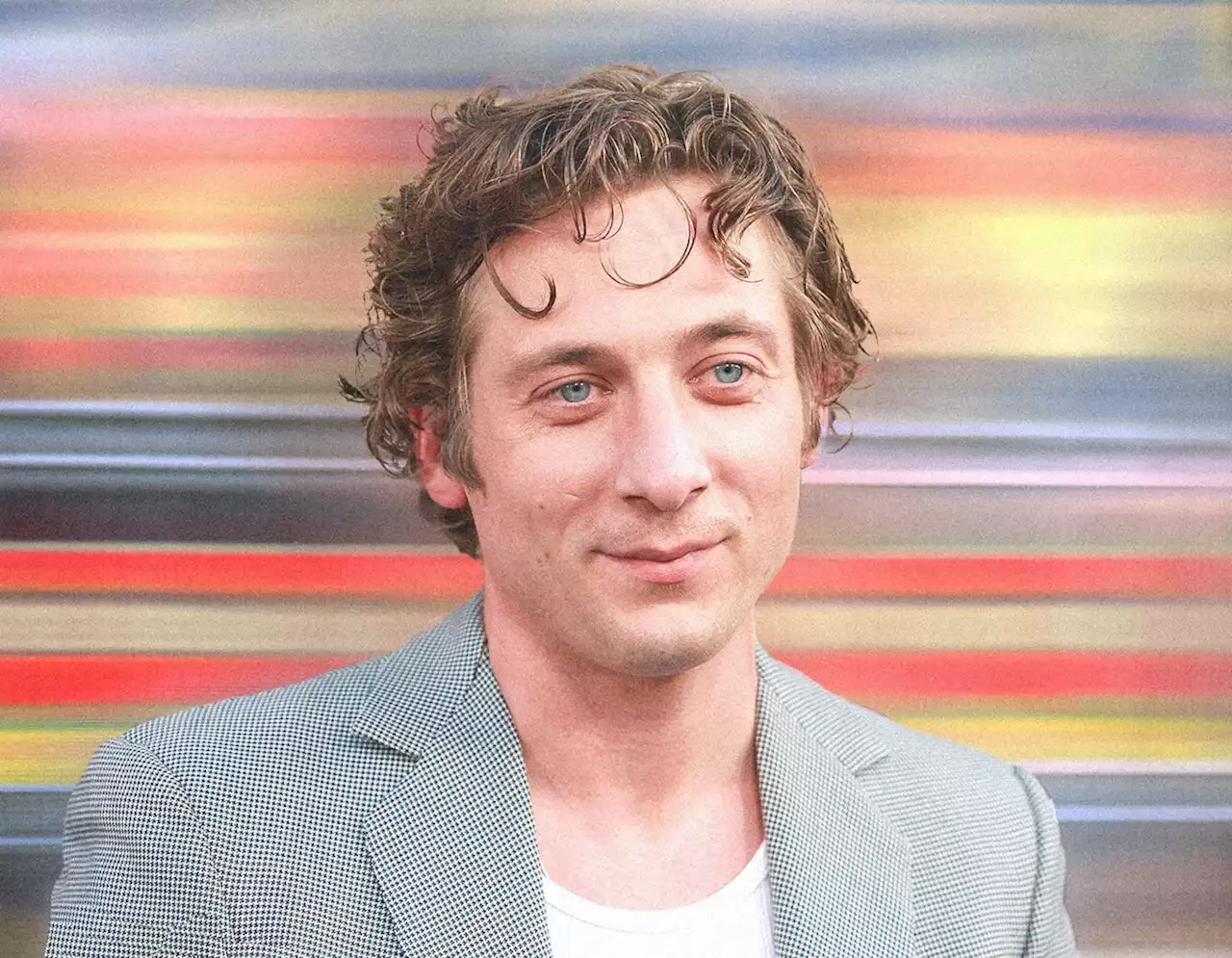 Jeremy Allen White Hopes No Romance Will Infiltrate ‘The Bear’ Kitchen