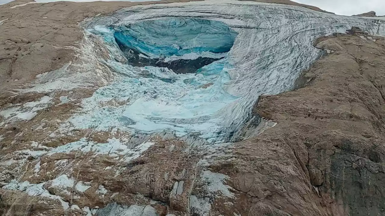 Alpine glacier chunk detaches, killing at least 6 hikers