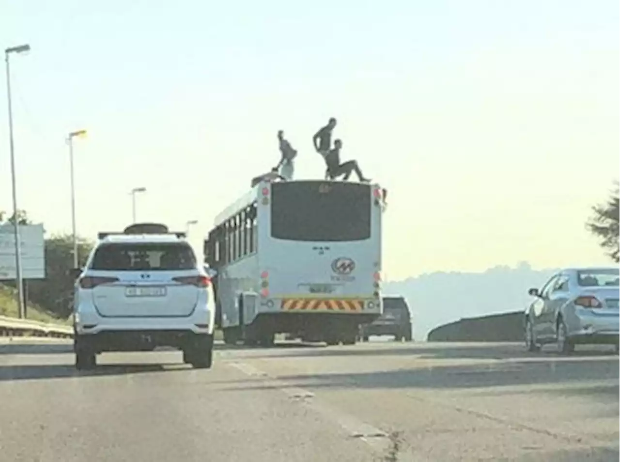 WATCH: Bus on N2 causes chaos with reckless passengers