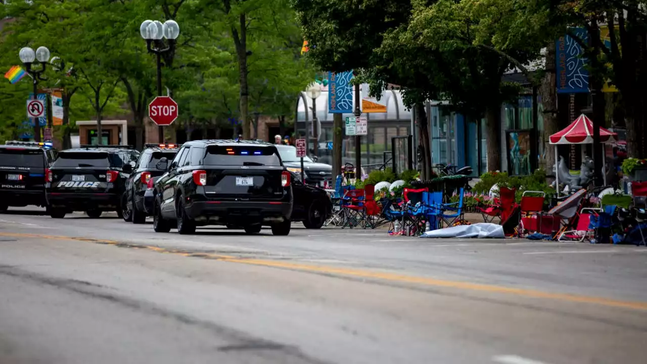 Highland Park, Illinois parade shooting: Police share description of suspect still at large