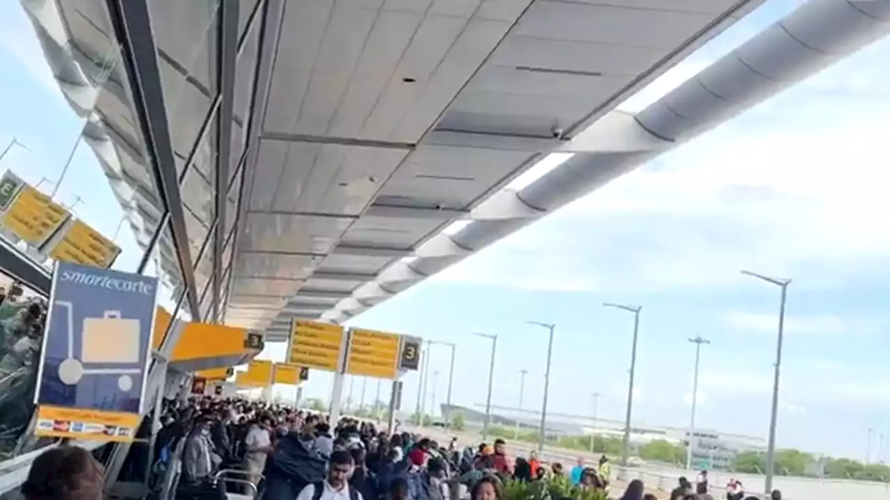 Bomb scare causes evacuation at JFK Airport terminal