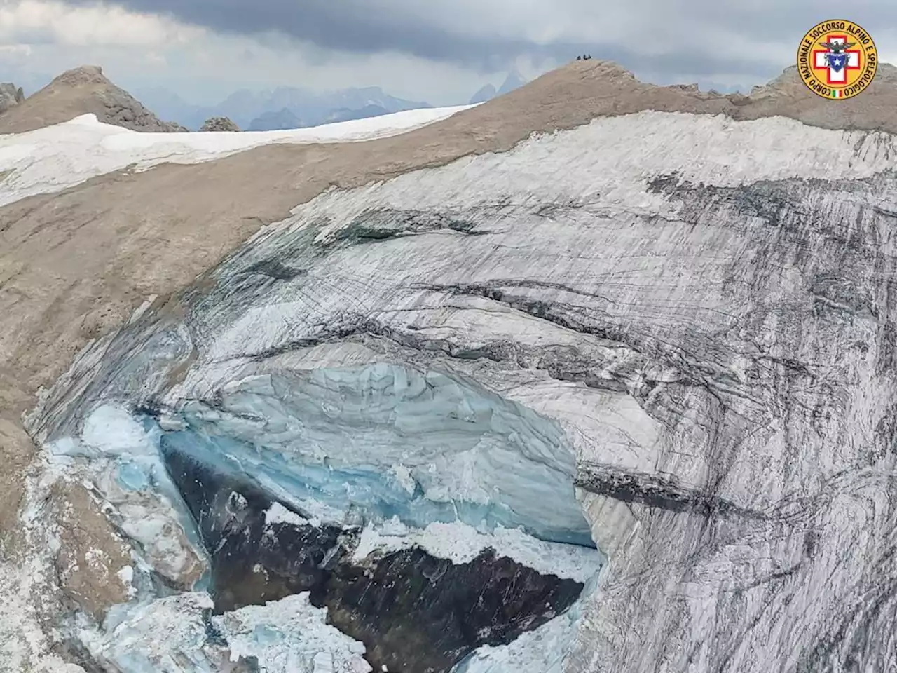 Glacier collapses in Italian Alps, five dead —rescuers