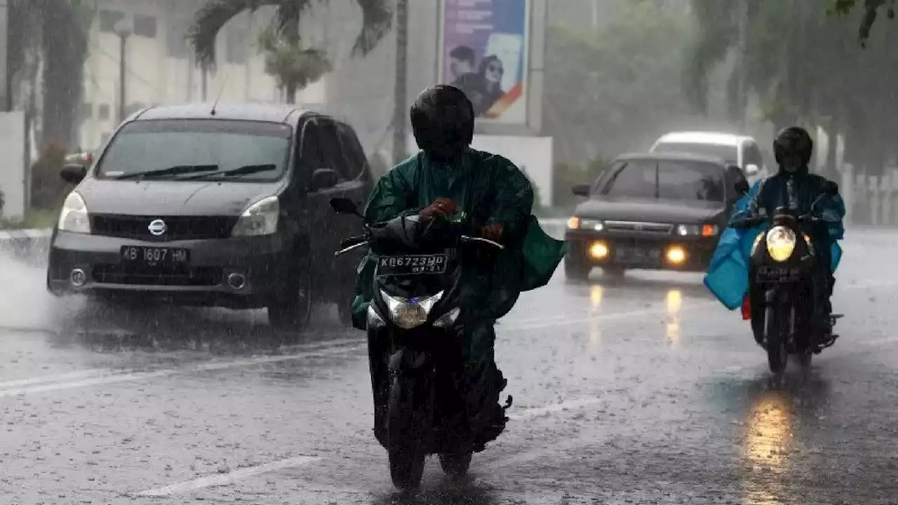 Cuaca Solo Raya: Pagi Cerah Berawan, Sore Hujan Ringan