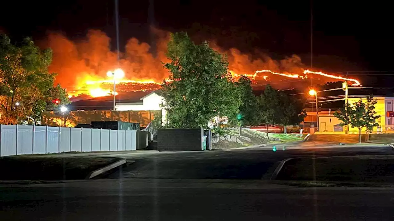 Wildfire sparks above Centerville, dozens of homes evacuated