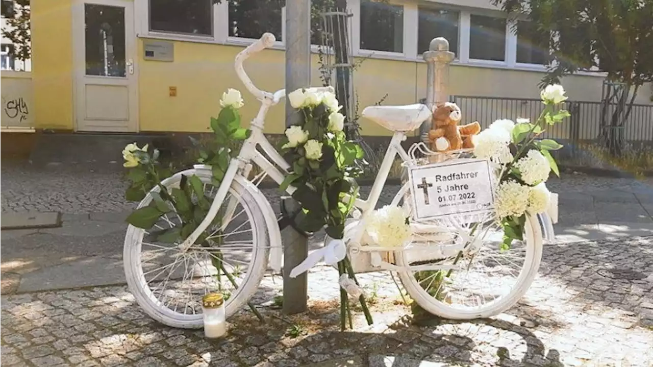 Prenzlauer Berg: Fünfjähriger bei Unfall getötet - Geisterrad aufgestellt