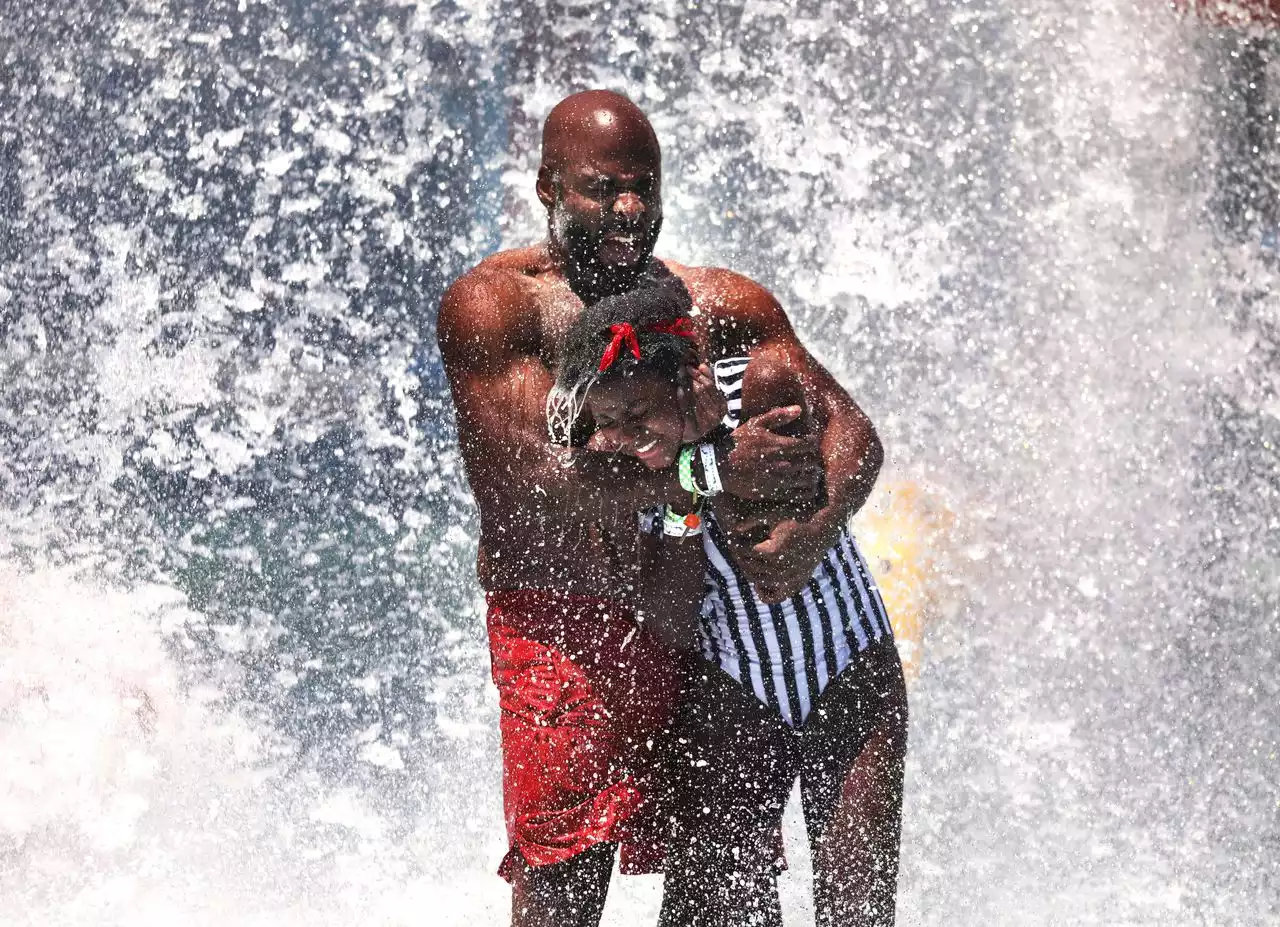 Water park helps keep it cool down the Shore (PHOPTOS)