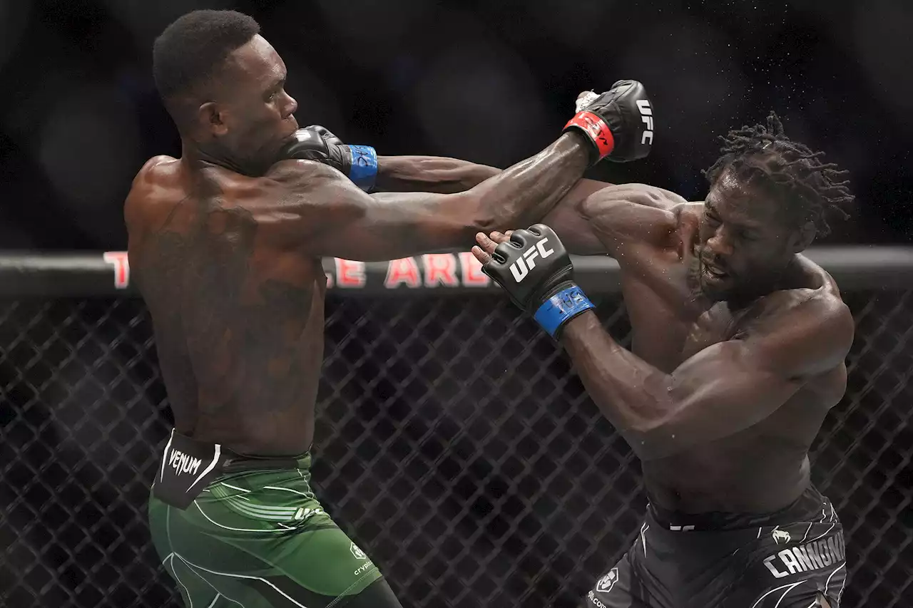 Israel Adesanya easily defends middleweight title in UFC 276 main event