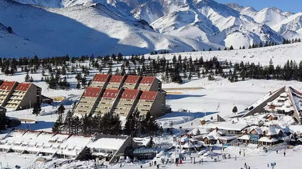 Así fue el dramático rescate de dos esquiadores atrapados en una avalancha en Las Leñas | El video que se viralizó en las redes sociales