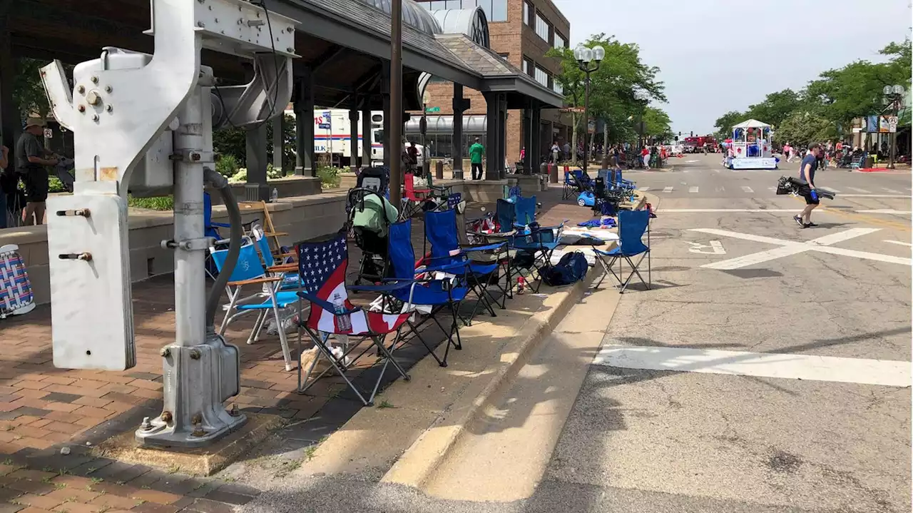 Schütze eröffnet Feuer bei Feiertags-Parade in USA – sechs Tote