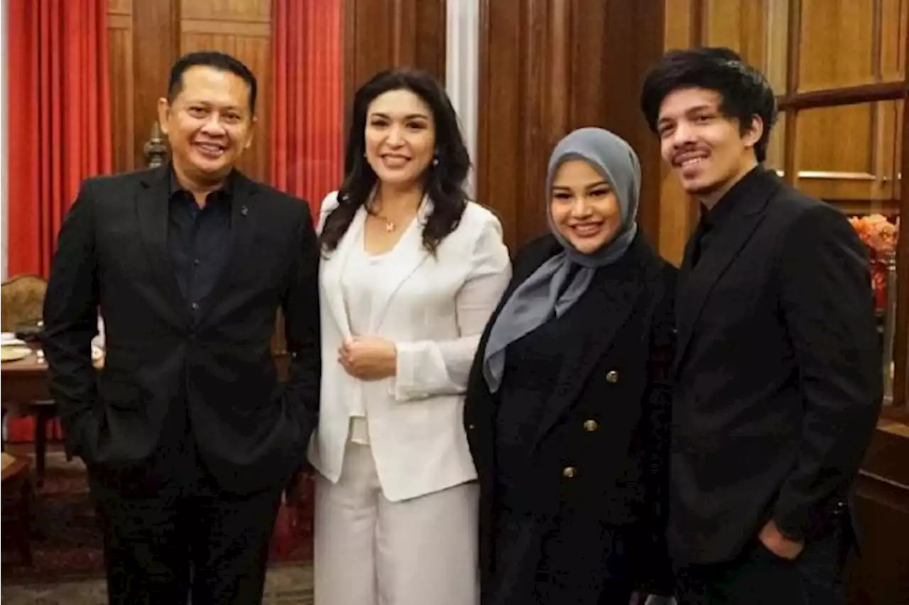 Potret Aurel Hermansyah dan Atta Halilintar bareng Ketua MPR, Smart Casual Serbahitam